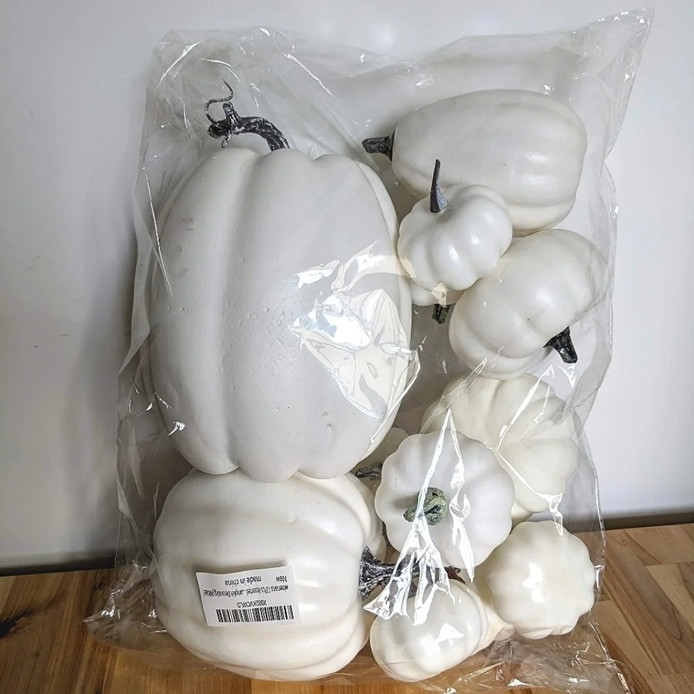 DECORATIVE Set Foam and plastic white pumpkins